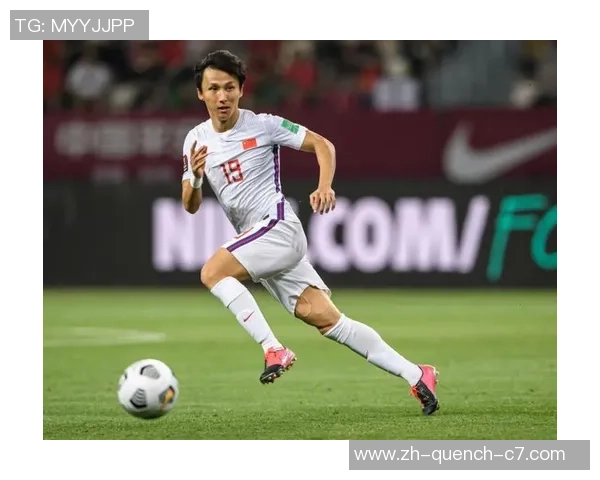 收到国足留念球衣，尹鸿博：感谢祖国，为国出战是最大自豪