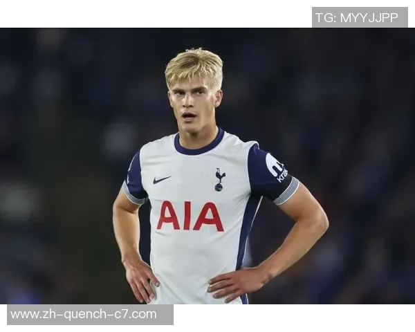 求战心切,贝里瓦尔回绝因脑震荡被换下并一度推搡热刺队医 求战心切,贝里瓦尔回绝因脑震荡被换下并一度推搡热刺队医